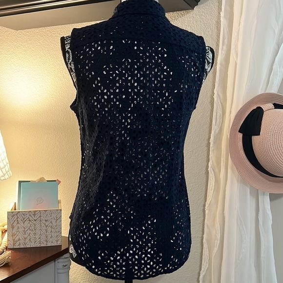 Lauren by Ralph Lauren sleeveless eyelet  button up - Picture 3 of 11